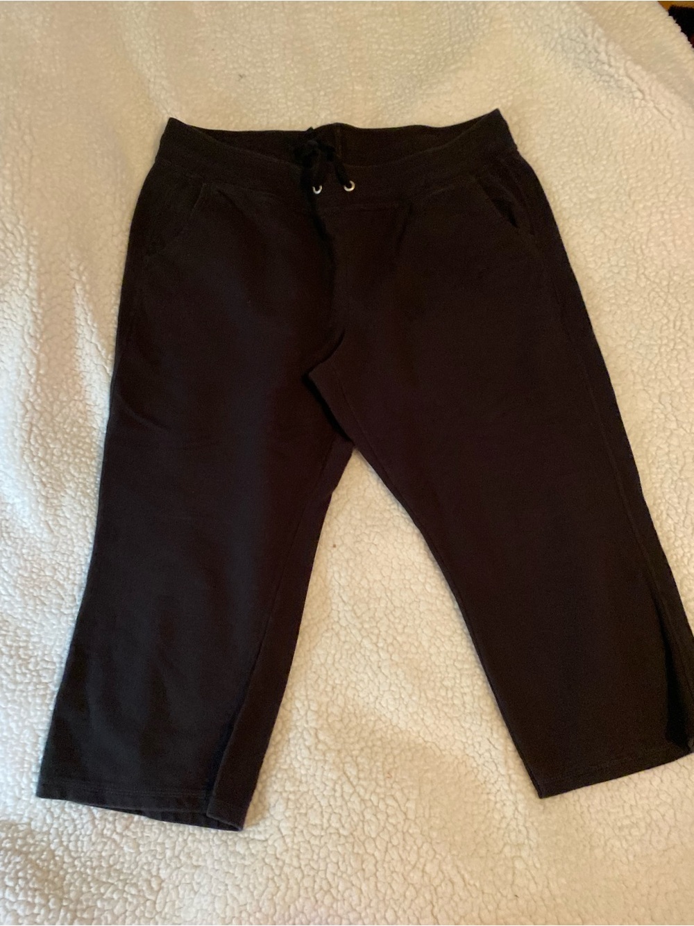 Hanes Womens  Black Pull-On Capri Sweatpants